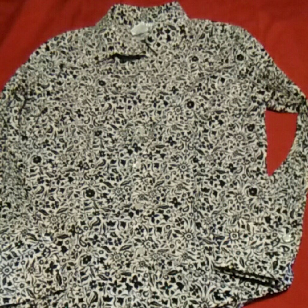 Black and white flower button up blouse